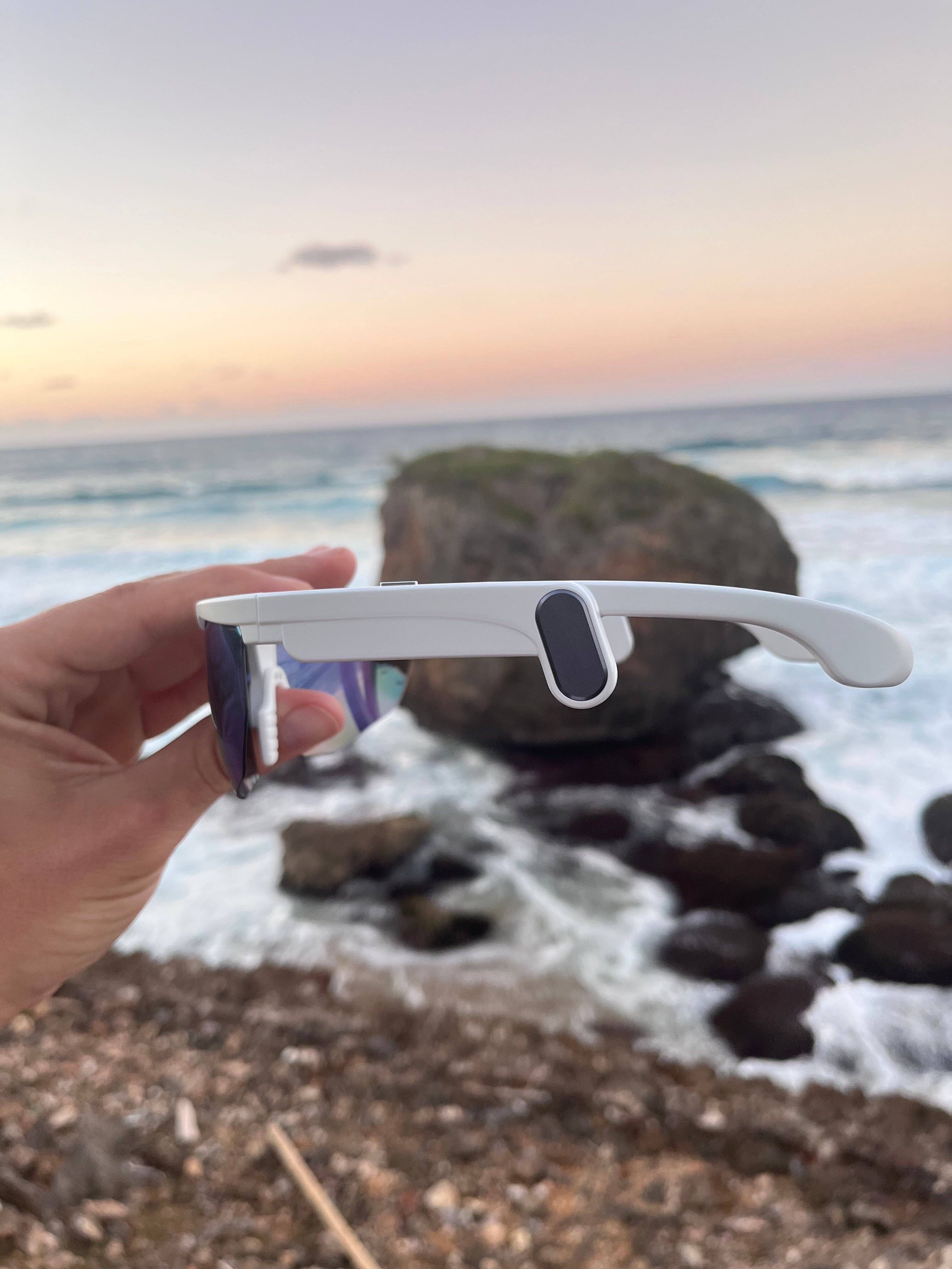 SmartWave Velocity Sport gafas inteligentes deportivas con cámara integrada, lentes espejo, Bluetooth y resistencia al sudor
