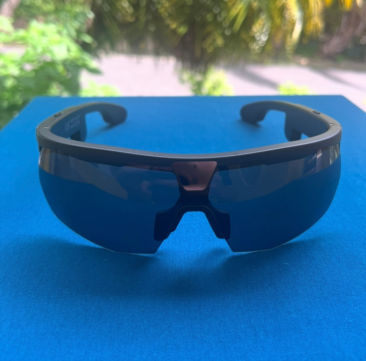 SmartWave Velocity Sport gafas inteligentes deportivas con cámara integrada, lentes espejo, Bluetooth y resistencia al sudor
