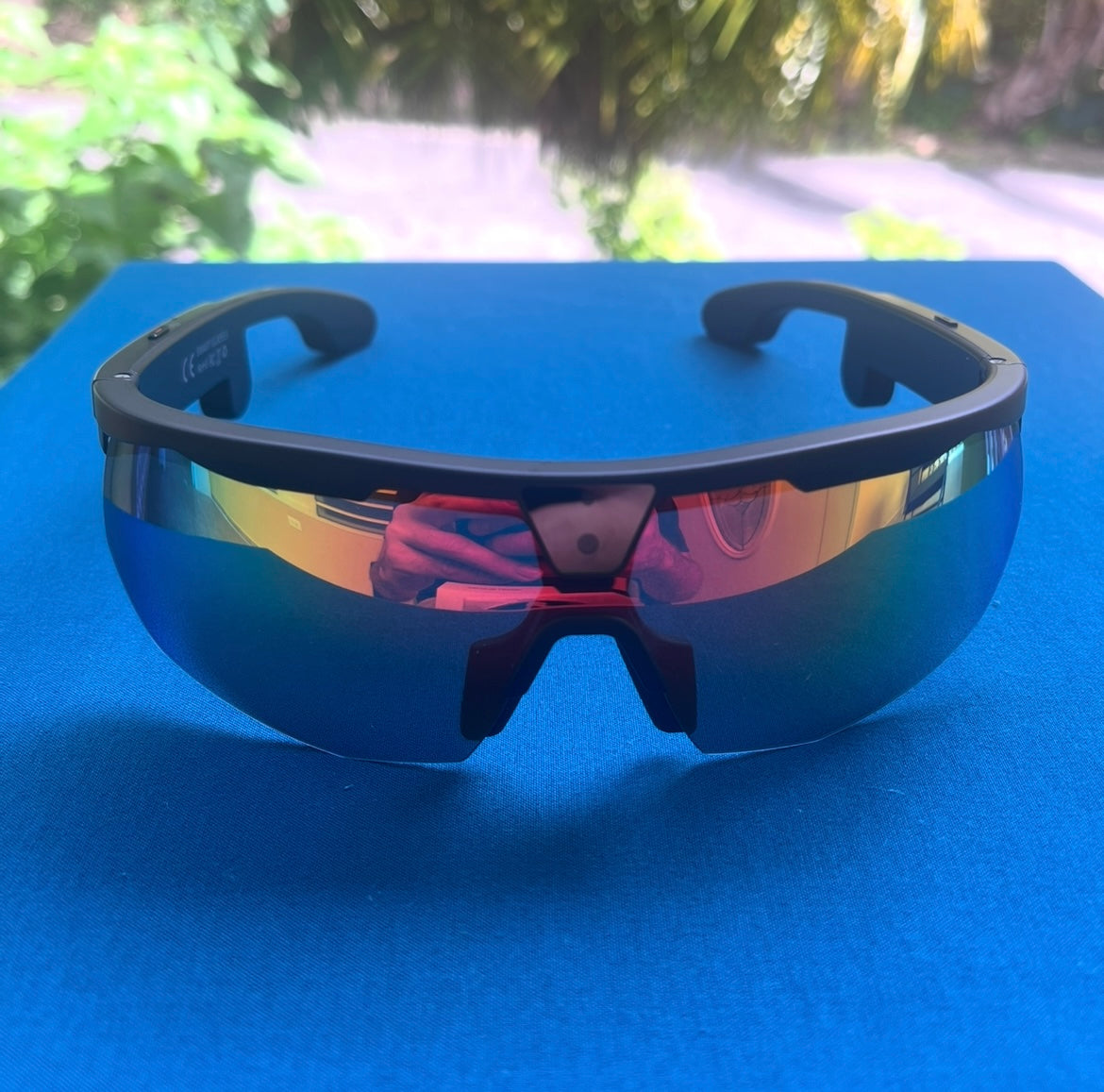 SmartWave Velocity Sport gafas inteligentes deportivas con cámara integrada, lentes espejo, Bluetooth y resistencia al sudor
