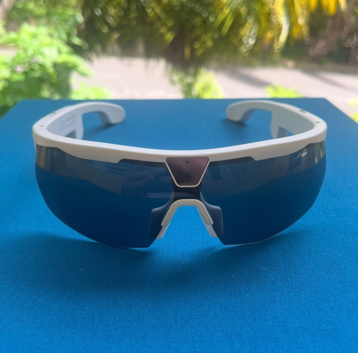 SmartWave Velocity Sport gafas inteligentes deportivas con cámara integrada, lentes espejo, Bluetooth y resistencia al sudor
