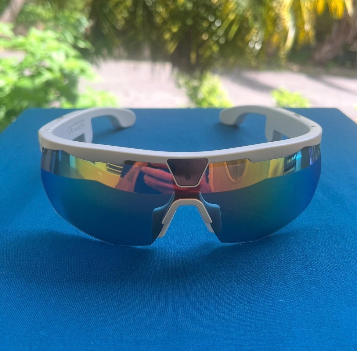 SmartWave Velocity Sport gafas inteligentes deportivas con cámara integrada, lentes espejo, Bluetooth y resistencia al sudor
